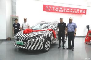 شبكة السيارات الصينية – طرازان جديدان من سيارات الدفع الرباعي من منصة دونغ فينغ S2 / S3 على خط الإنتاج بالصين