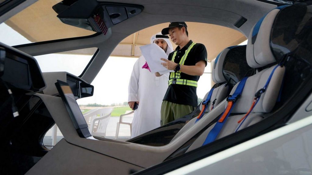 شبكة السيارات الصينية – طائرةً في أجواء دبي, تذهل الحضور, سيارة إكس بينج ذات المقعدين (مستقبل التنقل)