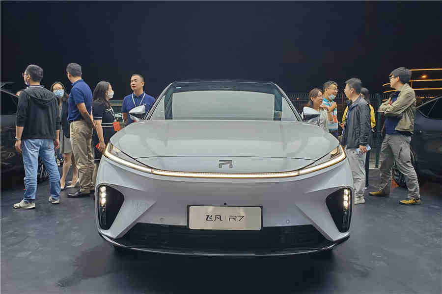 شبكة السيارات الصينية – إطلاق السيارة الكهربائية الفاخرة فيفانR7 رسميًا، مع دعم وضع تبديل البطاريات