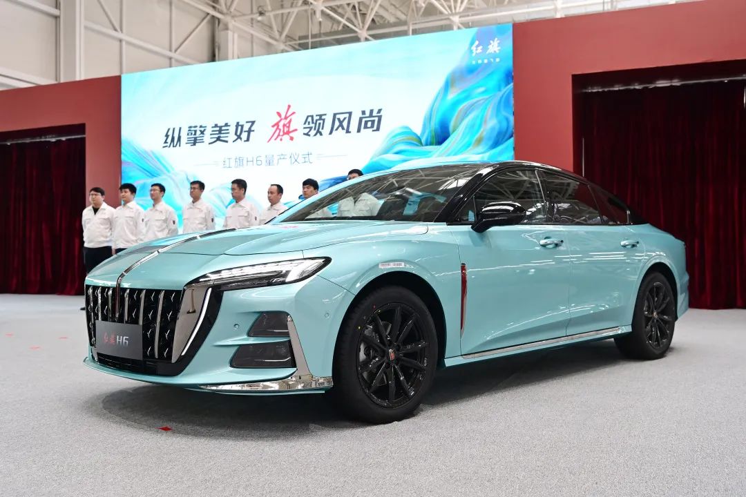 شبكة السيارات الصينية – هونشي H6 الجديدة كليًا تخرج من خطوط الإنتاج بكميات كبيرة استعدادًا لبدء المبيعات بنهاية مارس 2023م