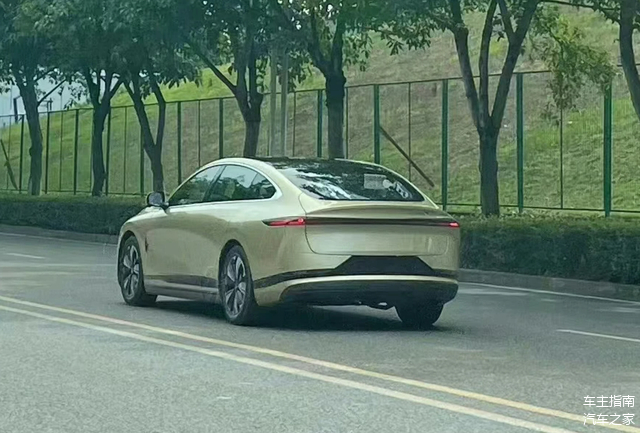 شبكة السيارات الصينية – صور تجسسية جديدة لسيارة شانجان السيدان الكهربائية الجديدة من سلسلة تشيوان باسم A07 والإطلاق في يوليو