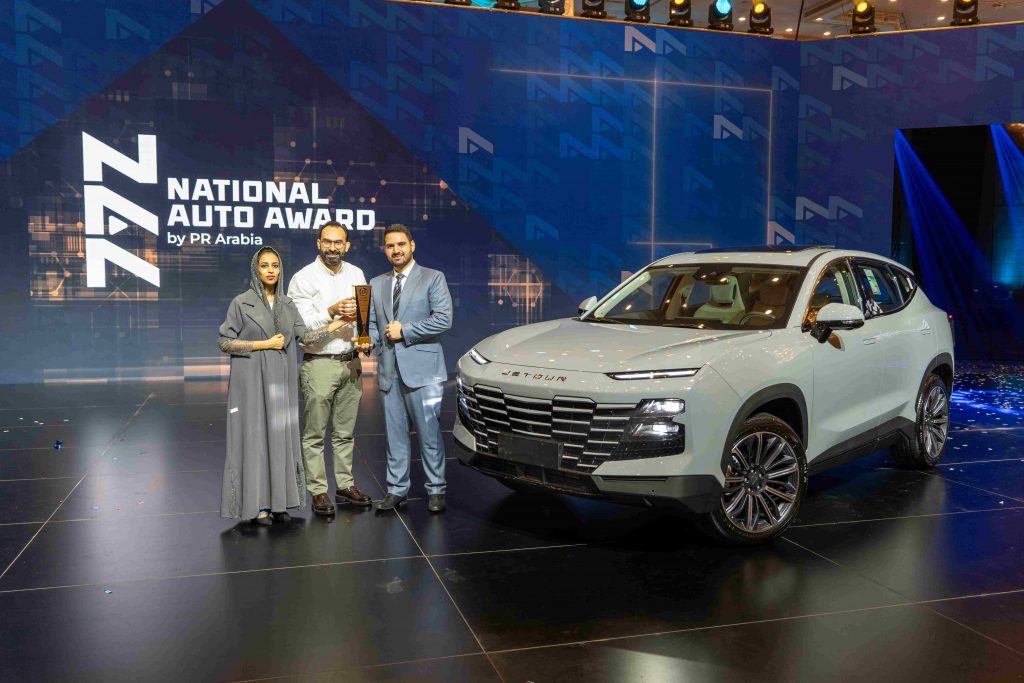 جيتور داشينغ تحصد جائزة أفضل سيارة كروس أوفر متوسطة الحجم ضمن الجائزة الوطنية لقطاع السيارات في السعودية لعام 2023م.