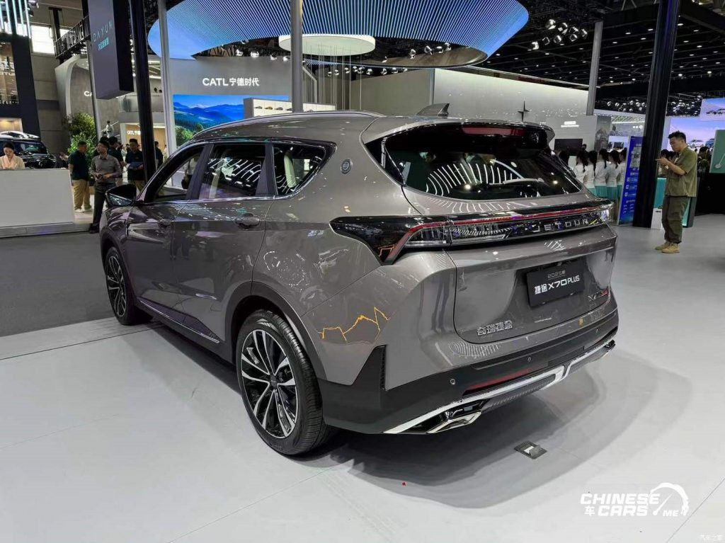 شبكة السيارات الصينية – جولة شبكة السيارات الصينية بمعرض بكين 2024 – جيتور X70 بلس الجديدة 2025 تظهر للعلن لأول مرة