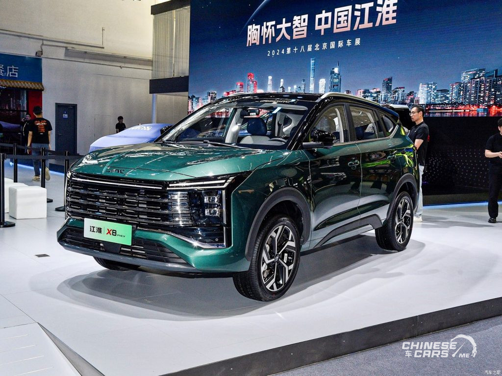 جولة شبكة السيارات الصينية بمعرض بكين 2024 - جاك X8 الهجينة PHEV العائلية تظهر تقنياتها أمام جمهور المعرض