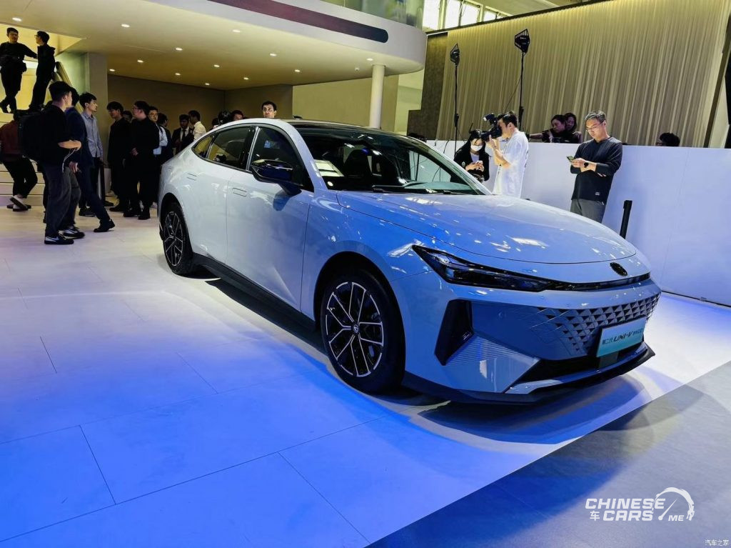 جولة شبكة السيارات الصينية بمعرض بكين للسيارات 2024: إطلاق شانجان UNI-V iDD الجديدة الهجينة PHEV موديل 2024