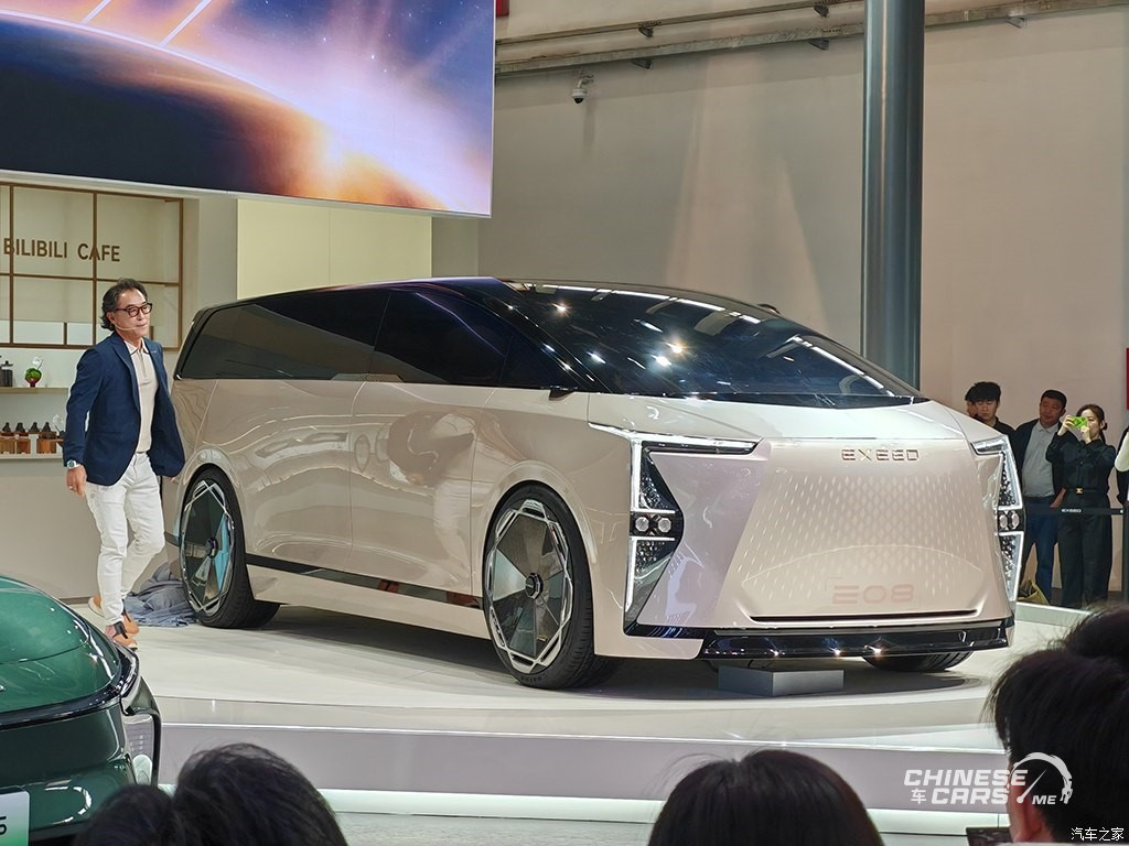 جولة شبكة السيارات الصينية بمعرض بكين للسيارات 2024 - ظهور إكسيد E08 الـ MPV الكهربائية الفاخرة أمام الجمهور