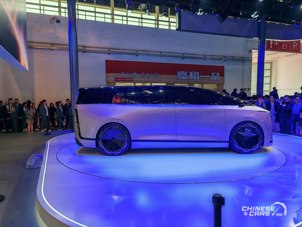 شبكة السيارات الصينية – جولة شبكة السيارات الصينية بمعرض بكين للسيارات 2024 - ظهور إكسيد E08 الـ MPV الكهربائية الفاخرة أمام الجمهور