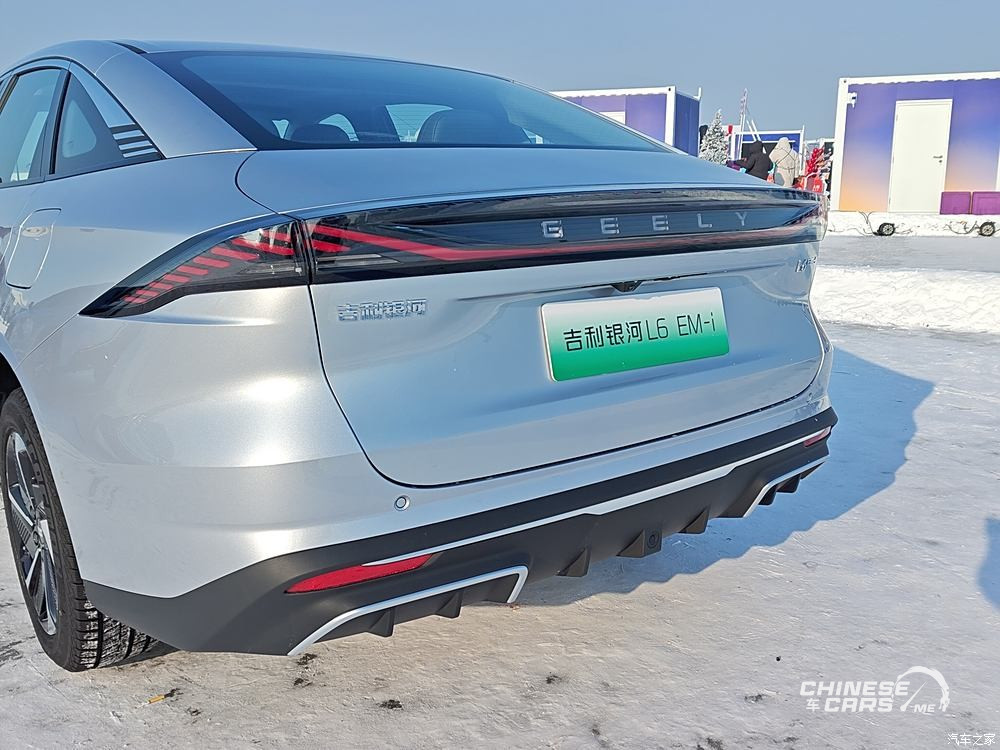 شبكة السيارات الصينية – Geely Galaxy L6 EM-i: بداية البيع المسبق لسيارة السيدان الهجينة PHEV المتميزة في الصين بمدى شامل أكثر من 1300 كم