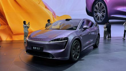 لوكسيد R7 تطلق نسخ Max وUltra بنظام الدفع المعزز: مدى يصل حتى 1673 كم وقوة 496 حصان من هواوي!!