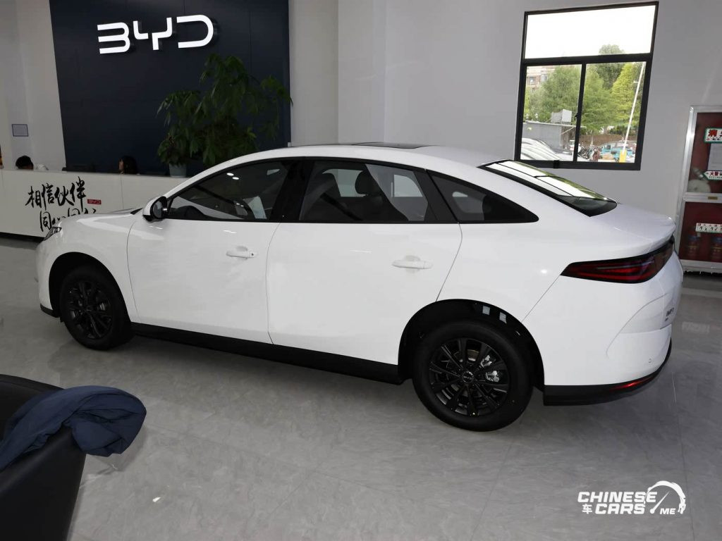بي واي دي e7 2025 تُطلق رسميًا بثلاث فئات وسعر يبدأ من 51,100 رس فقط في الصين!! 5 شبكة السيارات الصينية – بي واي دي e7 2025 تُطلق رسميًا بثلاث فئات وسعر يبدأ من 51,100 رس فقط في الصين!!