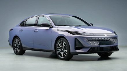 شانجان إيدو 2026 الجديدة كليًا في الصين: تصميم كوبيه هجومي، جناح كهربائي متحرك، وخيار PHEV بقوة تصل إلى أكثر من 300 حصان