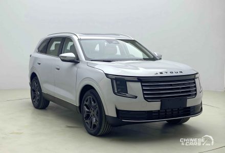 جيتور X70L الجديدة كليًا تظهر رسميًا في صور نسخة الإنتاج – بتصميم رياضي ومحرك 1.5T وقاعدة عجلات واسعة