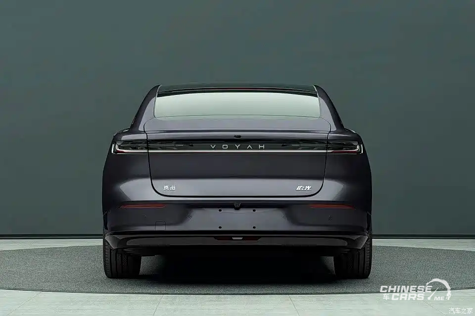 شبكة السيارات الصينية – لانتو (فويا) تشيسنج لايت L – السيدان الفاخرة PHEV من دونغ فينغ بمدى كهربائي 410 كم وتقنيات هواوي الذكية