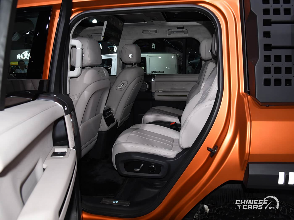 شبكة السيارات الصينية – جيتور G700 يظهر رسميًا في معرض تشنغدو 2025 بنسخ خاصة وتجهيزات هجينة فائقة القوة