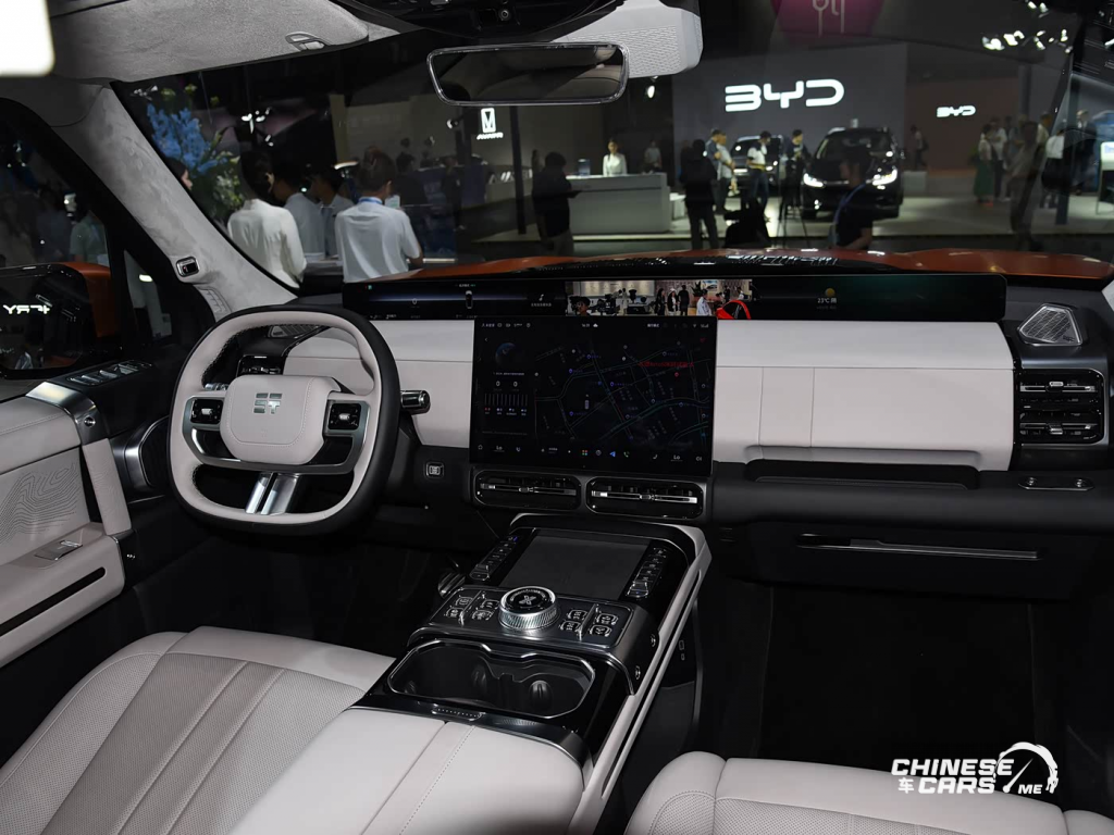 شبكة السيارات الصينية – جيتور G700 يظهر رسميًا في معرض تشنغدو 2025 بنسخ خاصة وتجهيزات هجينة فائقة القوة