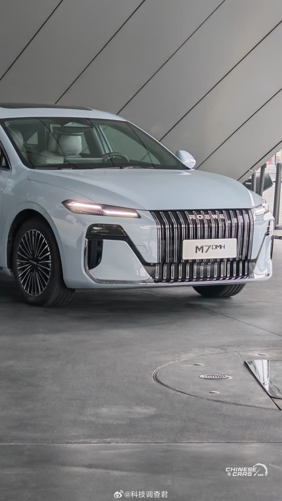 شبكة السيارات الصينية – روي M7 DMH 2026: سيارة هجينة بمدى 2050 كم بتوقيع المصمم العالمي جوزيف كابان رسميًا في السوق الصيني