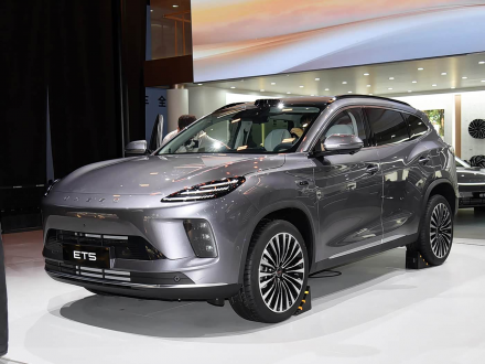إكسيد ستيرا ET5 الجديدة كليًا تظهر رسميًا في معرض تشنغدو 2025: SUV استراتيجية بتقنيات Horizon الذكية
