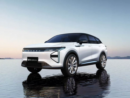 إكسيد Yaoguang الهجينة (Exeed RX) النسخة العالمية 2026 – تصميم ثنائي اللون، تقنيات PHEV متطورة، ومدى يصل 1400 كم