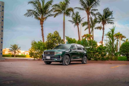 مقارنة شاملة بين جيتور X90 بلس 2025 وجيلي مونجارو فيس ليفت 2026 الجديدة بالسعودية