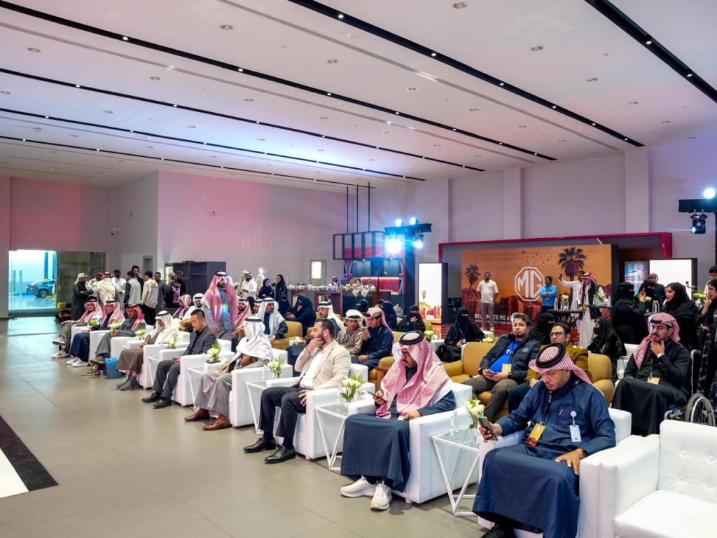 انطلاقة جديدة لعلامة إم جي في الجنوب: جياد الحديثة تفتتح صالة عرض متطورة في أبها ضمن خطة توسع نحو 12 صالة في المملكة 3 شبكة السيارات الصينية – انطلاقة جديدة لعلامة إم جي في الجنوب: جياد الحديثة تفتتح صالة عرض متطورة في أبها ضمن خطة توسع نحو 12 صالة في المملكة