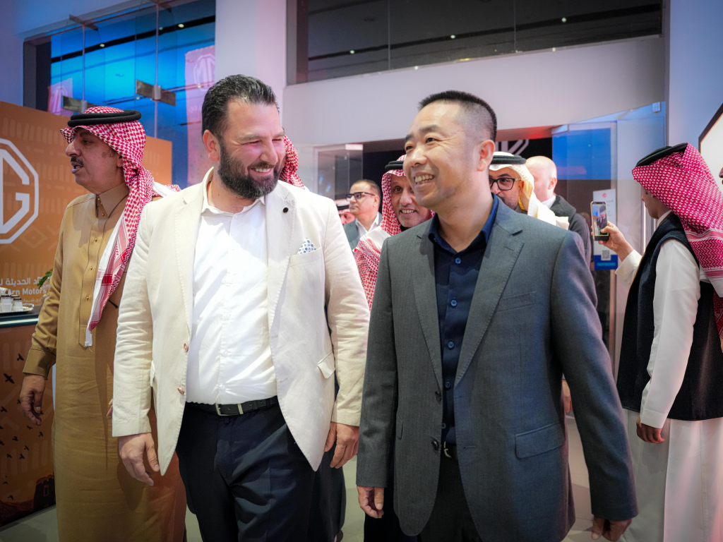 انطلاقة جديدة لعلامة إم جي في الجنوب: جياد الحديثة تفتتح صالة عرض متطورة في أبها ضمن خطة توسع نحو 12 صالة في المملكة 7 شبكة السيارات الصينية – انطلاقة جديدة لعلامة إم جي في الجنوب: جياد الحديثة تفتتح صالة عرض متطورة في أبها ضمن خطة توسع نحو 12 صالة في المملكة