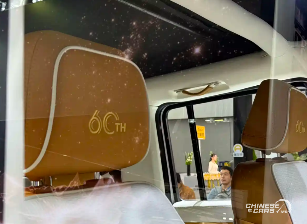 شبكة السيارات الصينية – 212 T01 بنسخة الذكرى الستين يظهر لأول مرة في معرض قوانغتشو 2025 بتصميم سقف قماشي وطابع كلاسيكي مميز