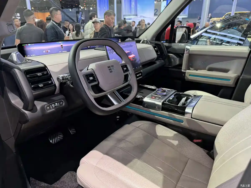 شبكة السيارات الصينية – جيتور G700 نسخة هوانتا 2025: أقوى إصدارات جيتور للطرق الوعرة تنطلق رسميًا في معرض قوانغتشو