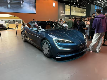 يانغ وانغ U7 يظهر بإضافات جديدة في معرض قوانغتشو 2025: لون خارجي جديد، مقصورة محسّنة، وجنوط فاخرة