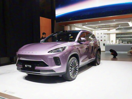 إكسيد ستيرا ET5 الجديدة تُشعل السوق الصيني: أكثر من 5000 طلب خلال 3 ساعات فقط بعد الإطلاق الرسمي