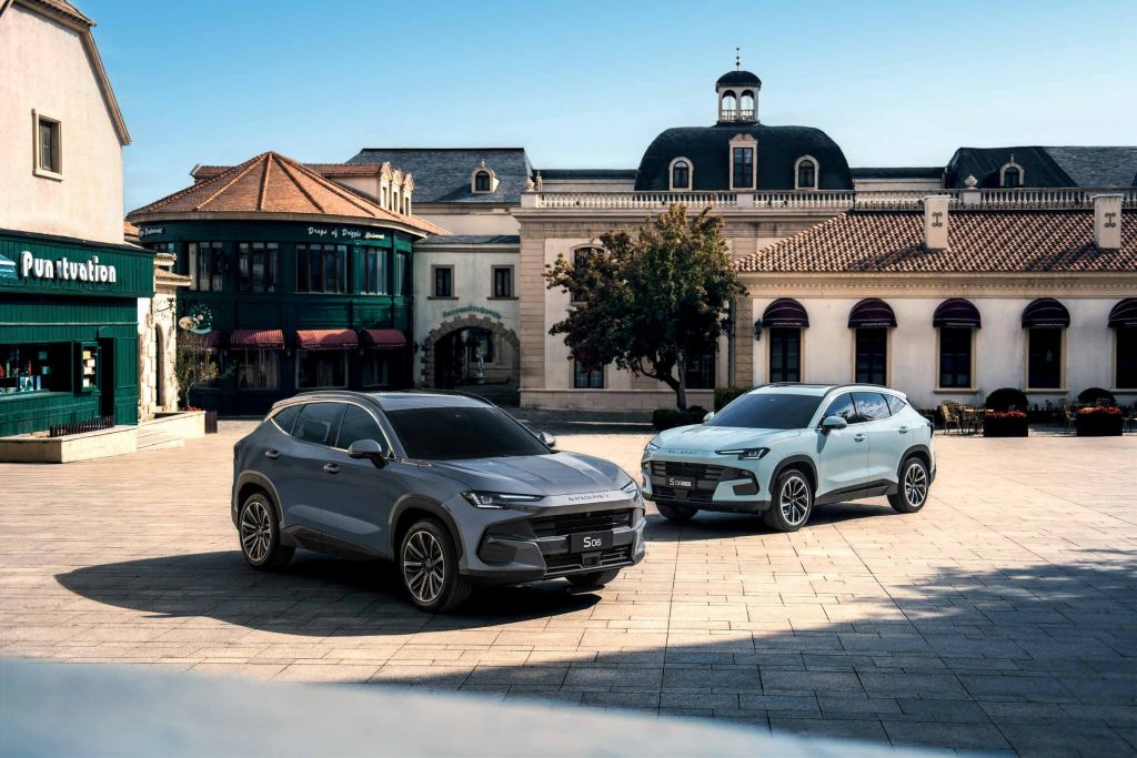 ساويست S06 تظهر في معرض الرياض للسيارات عبر وكيلها شركة سير الشرق 11