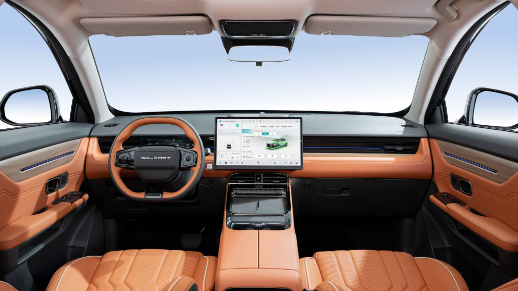 ساويست S06 تظهر في معرض الرياض للسيارات عبر وكيلها شركة سير الشرق 12