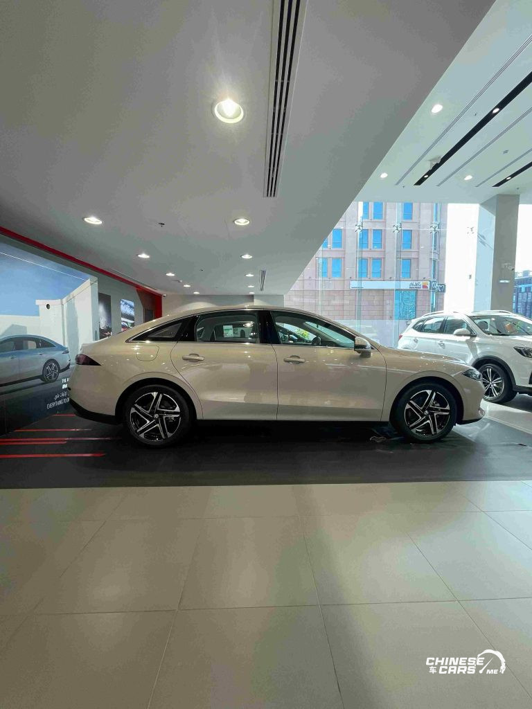 شبكة السيارات الصينية – 1655 كم ببطارية واحدة وخزان واحد: MG 8 PHEV تصل السعودية وتتفوق على جميع السيارات في فئتها في المدى الكلي في السوق