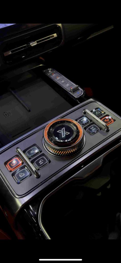 شبكة السيارات الصينية – ظهور سيارة جيتور G700 موديل 2026 في معرض سيارات الرياض