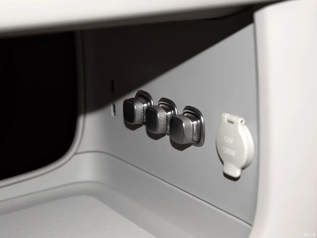 شبكة السيارات الصينية &ndash; Leapmotor D19 تكشف عن الداخلية رسميًا وتفتح الحجز المسبق… والإطلاق والتسليم في أبريل 2026