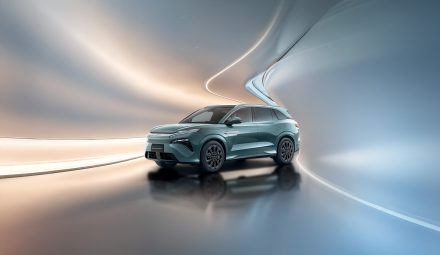 مواصفات الفئة القياسية لسيارة BYD Atto 8 “بريميوم DM-i” موديل 2026 الجديدة كليًا بالسعودية