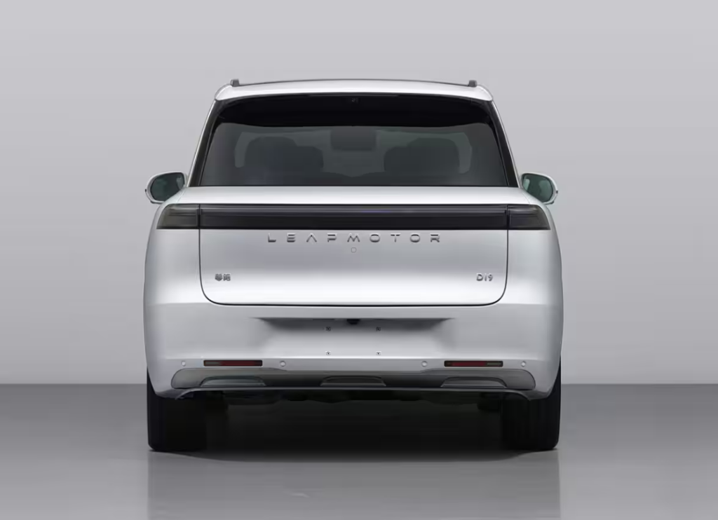 شبكة السيارات الصينية &ndash; ليب موتور D19 تظهر بياناتها رسميًا بنسختيها الكهربائية والـREEV: بمدى يصل إلى 720 كم وتقنيات شحن متقدمة