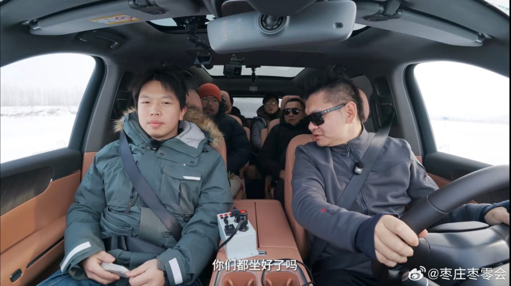 شبكة السيارات الصينية &ndash; ليب موتور D19 تثبت تفوقها هندسيًا: أول SUV في العالم تجتاز اختبار انفجار إطارين متزامنين على الجليد