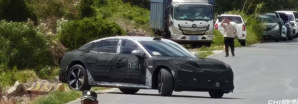 شبكة السيارات الصينية &ndash; شاومي تستعد لإنقلاب قوي في 2026: خطة لإطلاق 4 سيارات جديدة تشمل SU7 الجديدة ونسخة إدارية وSUV كبيرة بسبعة مقاعد بنظام REEV