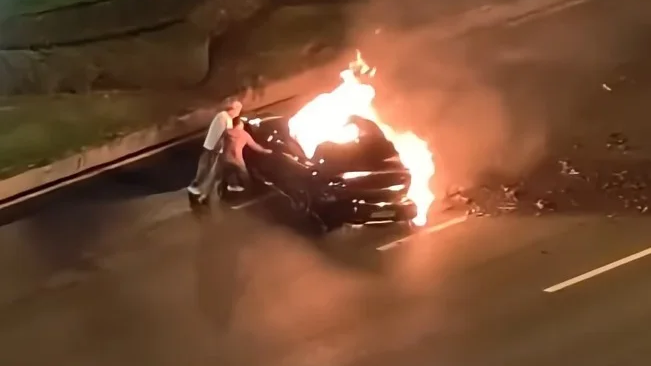 حادث مأساوي جديد: تعطل أبواب سيارة شاومي بعد فقدان الطاقة والسيارة تحترق!! 1 حادث مأساوي جديد: تعطل أبواب سيارة شاومي بعد فقدان الطاقة والسيارة تحترق!!