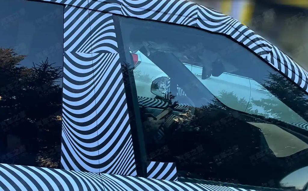 XPENG تتوسع: أول صور تجسسية لـ G02 تكشف SUV جديدة أقل من GX مع خيارَي المدى الممتد والكهرباء الكاملة 4 شبكة السيارات الصينية – XPENG تتوسع: أول صور تجسسية لـ G02 تكشف SUV جديدة أقل من GX مع خيارَي المدى الممتد والكهرباء الكاملة