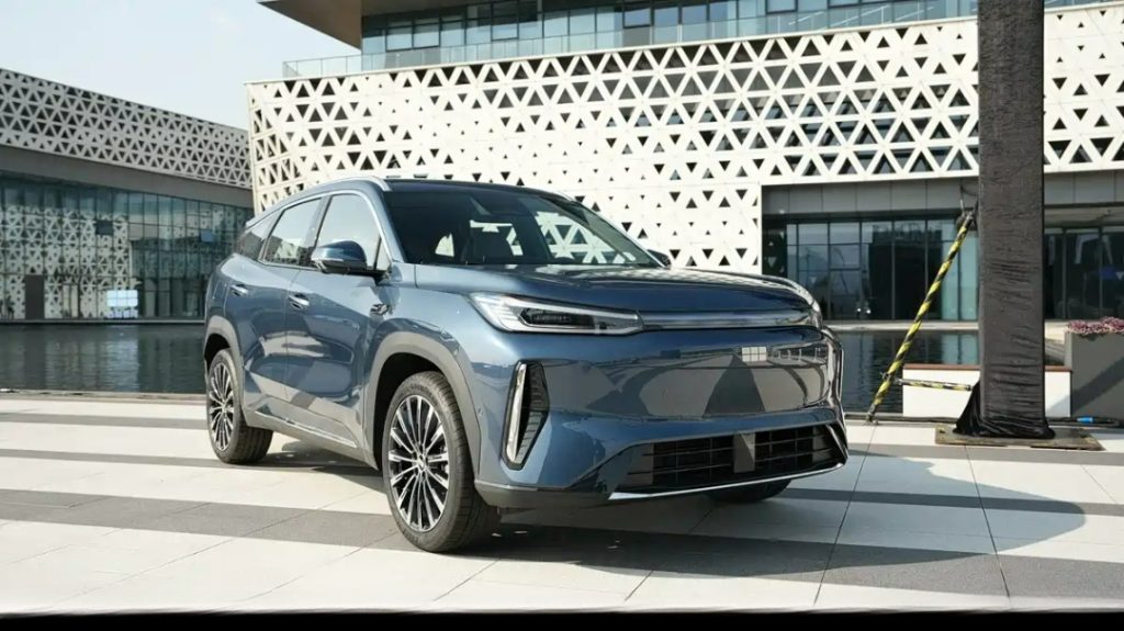 جيلي تكشف عن جالاكسي M7 الجديدة: SUV هجينة بمدى كهربائي 225 كم ومدى إجمالي 1730 كم تدخل معركة العائلة بقوة