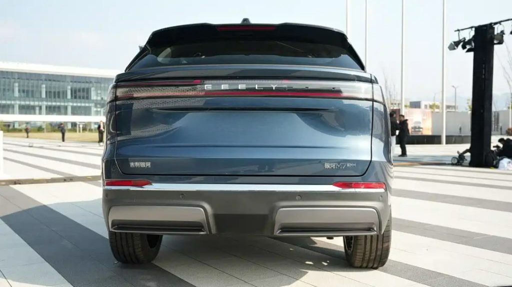 شبكة السيارات الصينية &ndash; جيلي تكشف عن جالاكسي M7 الجديدة: SUV هجينة بمدى كهربائي 225 كم ومدى إجمالي 1730 كم تدخل معركة العائلة بقوة