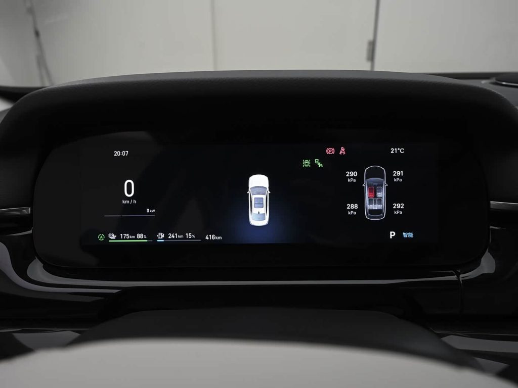 شبكة السيارات الصينية &ndash; جيلي جالاكسي ستار 7 2026: سيدان هجينة متطورة بتقنيات قيادة ذكية H3 وتسارع 5.4 ثانية واستهلاك اقتصادي مذهل