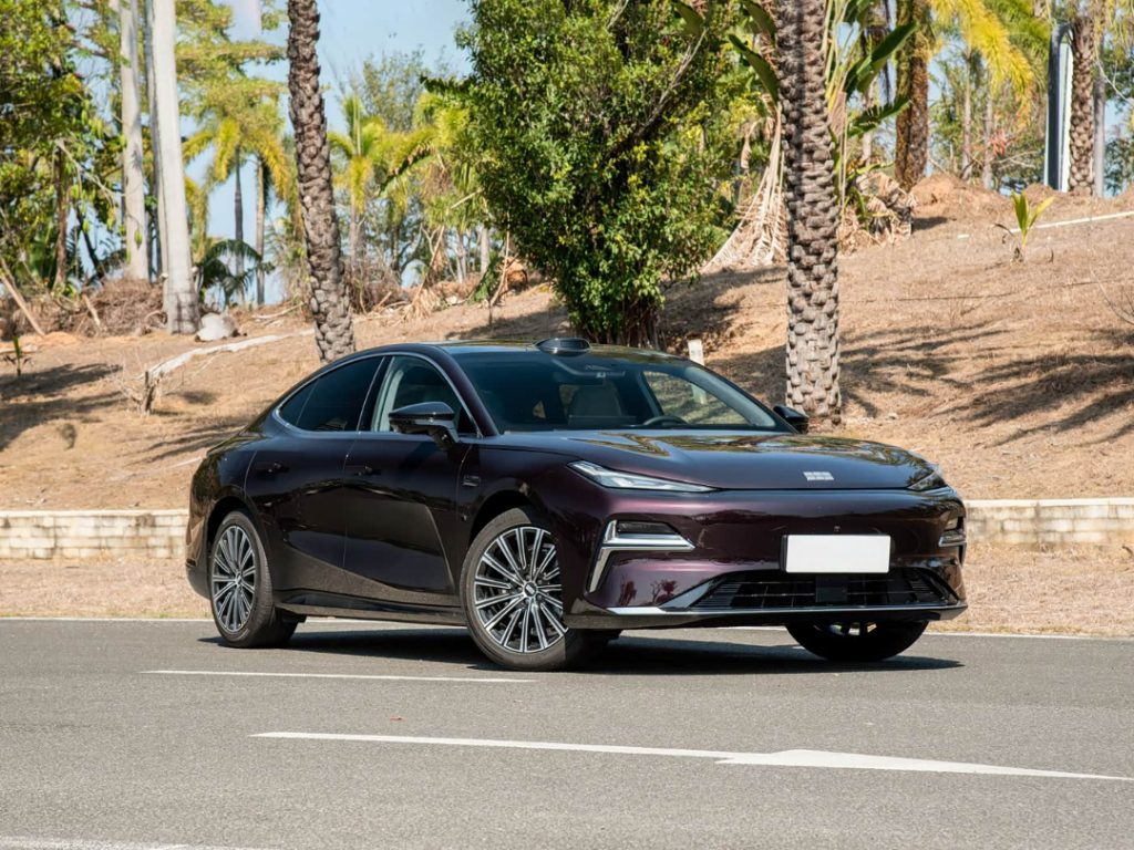 جيلي جالاكسي ستار 8 إصدار الرحلات الطويلة 2026: قفزة كبيرة في المدى 1725 كم والذكاء بفئة السيدان الهجينة 2 شبكة السيارات الصينية – جيلي جالاكسي ستار 8 إصدار الرحلات الطويلة 2026: قفزة كبيرة في المدى 1725 كم والذكاء بفئة السيدان الهجينة