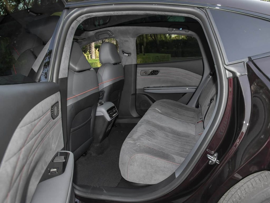 جيلي جالاكسي ستار 8 إصدار الرحلات الطويلة 2026: قفزة كبيرة في المدى 1725 كم والذكاء بفئة السيدان الهجينة 25 شبكة السيارات الصينية – جيلي جالاكسي ستار 8 إصدار الرحلات الطويلة 2026: قفزة كبيرة في المدى 1725 كم والذكاء بفئة السيدان الهجينة