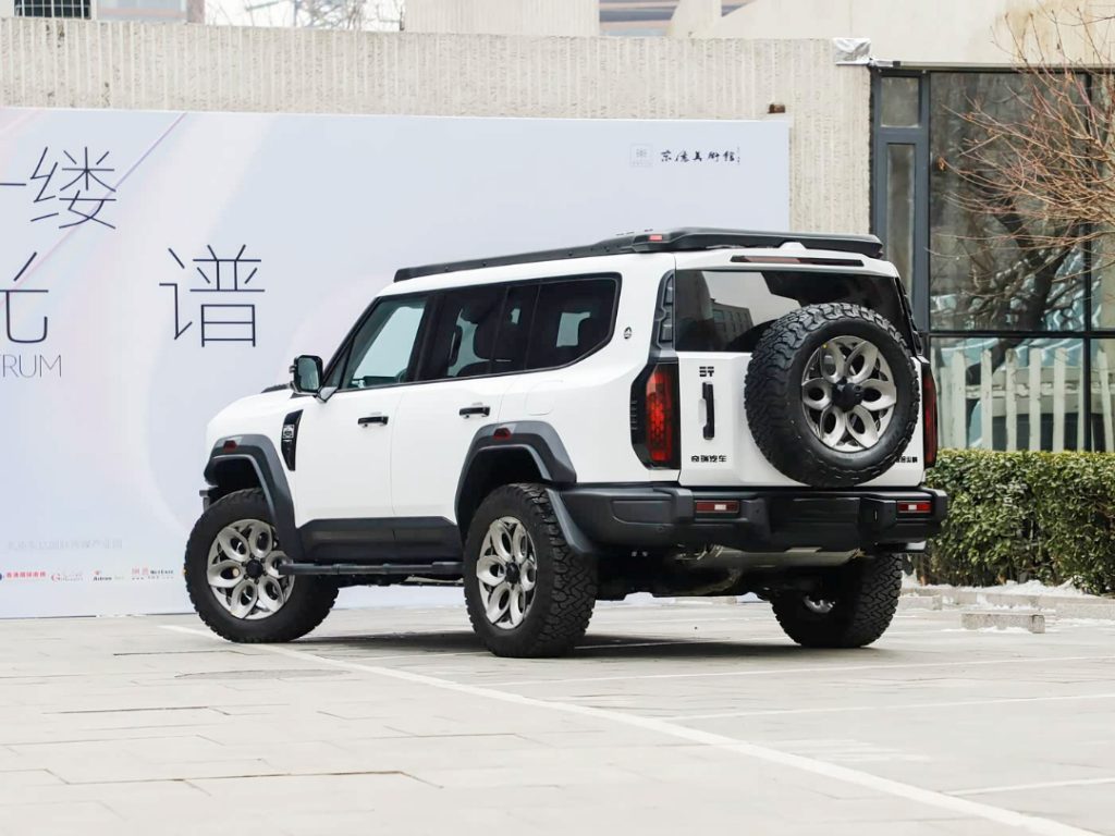 شبكة السيارات الصينية &ndash; جيتور G700 بنسختها الجديدة Top Fire Edition: سيارة طرق وعرة هجينة بقوة 904 حصان معدلة من المصنع