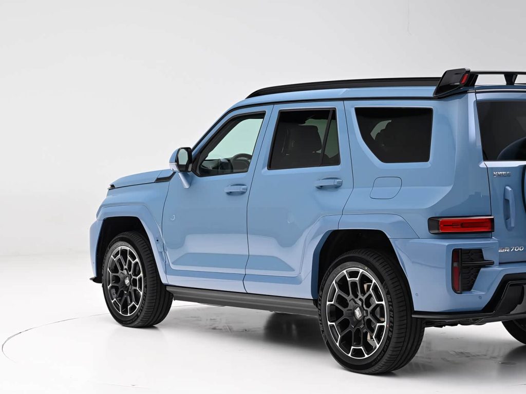 شبكة السيارات الصينية &ndash; تانك 700 الجديدة 2026 تعيد رسم معادلة الفخامة وقدرات الطرق الوعرة - فئتين Hi4-Z و Hi4-T بقوة تصل إلى 864 حصان وعزم 1195 نيوتن متر ومدى 1191 كم