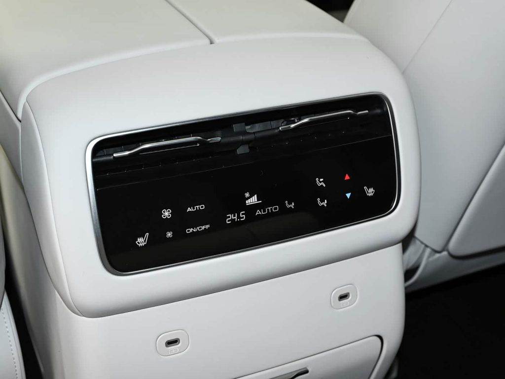 شبكة السيارات الصينية &ndash; تانك 700 الجديدة 2026 تعيد رسم معادلة الفخامة وقدرات الطرق الوعرة - فئتين Hi4-Z و Hi4-T بقوة تصل إلى 864 حصان وعزم 1195 نيوتن متر ومدى 1191 كم