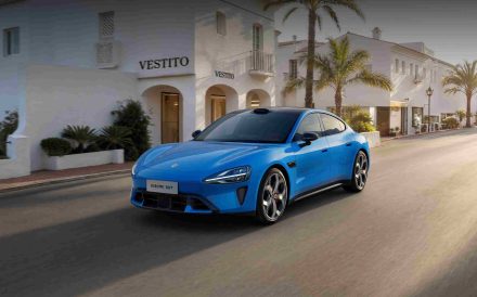 Xiaomi Auto تتجاوز 20 ألف سيارة في مارس 2026: SU7 الجديدة تحقق انطلاقة قوية.