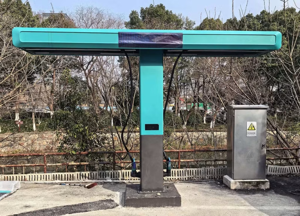 شبكة السيارات الصينية &ndash; ثورة الشحن السريع تنتقل إلى أوروبا: BYD تطلق شبكة Flash Charging 2.0 بقوة 1500 كيلوواط وتعيد رسم مستقبل السيارات الكهربائية